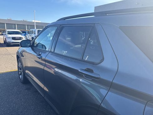 Used 2021 Ford Explorer XLT w/ Equipment Group 202A image 12