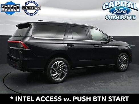 Used 2025 Lincoln Navigator Reserve AWD/4WD image 7