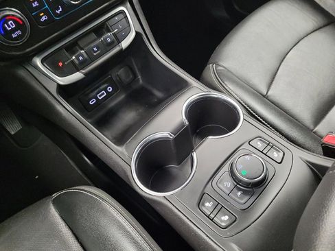 Used 2024 GMC Terrain SLT image 26