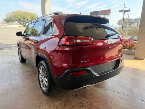 Used 2017 Jeep Cherokee Limited AWD/4WD image 4