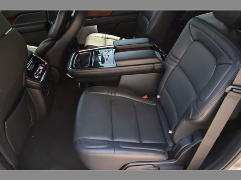 Used 2020 Lincoln Navigator Reserve w/ Luxury Package AWD/4WD image 16