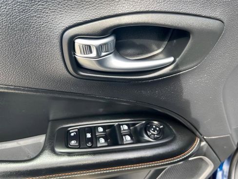 Used 2019 Jeep Compass Latitude w/ Cold Weather Group image 10