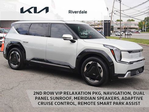 Used 2024 Kia EV9 Land AWD/4WD image 1