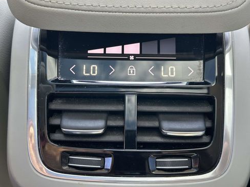 Certified 2022 Volvo XC90 T6 Inscription w/ Lounge Package image 14