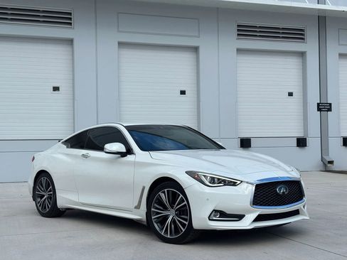 Used 2019 INFINITI Q60 3.0t Luxe w/ Essential Package AWD/4WD image 2