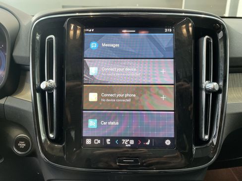 Used 2025 Volvo XC40 B5 Plus image 24