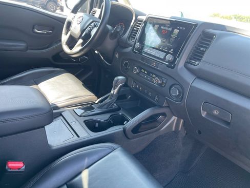 Used 2022 Nissan Frontier PRO-4X w/ Pro-4X Premium Package AWD/4WD image 17