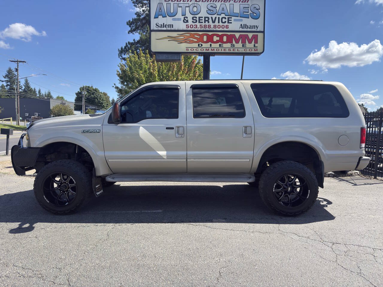 Used 2005 Ford Excursion Limited AWD/4WD image 3