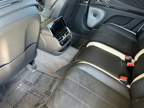 New 2025 Bentley Flying Spur Plug-In Hybrid image 10