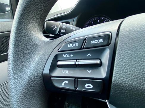 Used 2020 Hyundai Elantra SE FWD image 27