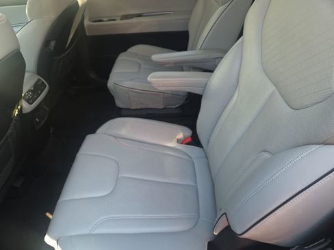 Used 2023 Hyundai Palisade SEL w/ Premium Package image 5