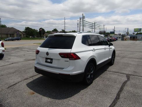 Used 2022 Volkswagen Tiguan SE AWD/4WD image 9