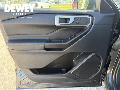 Used 2020 Ford Explorer XLT w/ Equipment Group 202A AWD/4WD image 10