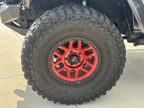 Used 2021 Jeep Wrangler Unlimited Rubicon w/ Cold Weather Group AWD/4WD image 4