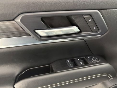 Used 2025 GMC Terrain Elevation image 22