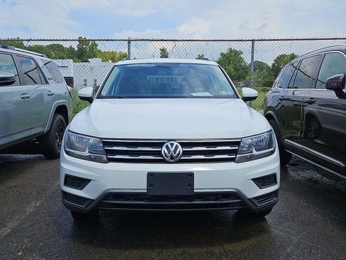 Used 2020 Volkswagen Tiguan SE w/ Panoramic Sunroof Package AWD/4WD image 2