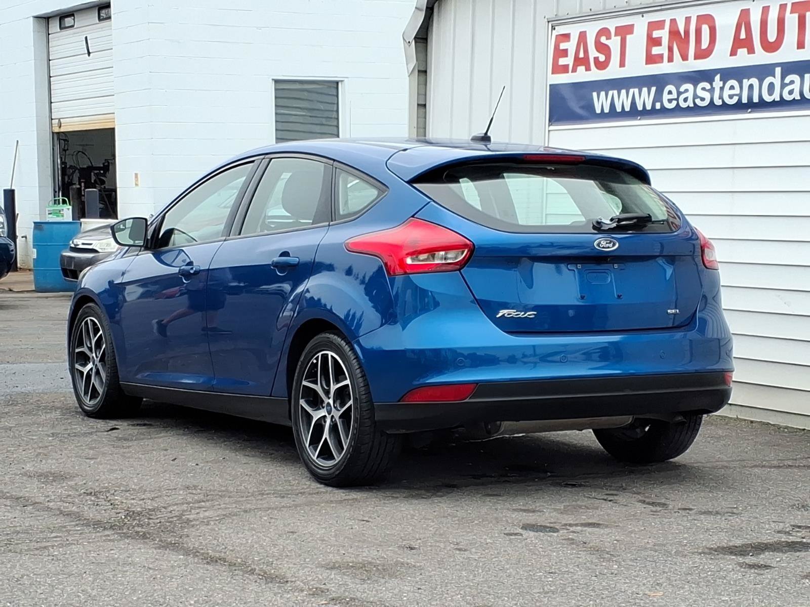 Used 2018 Ford Focus SEL FWD image 3