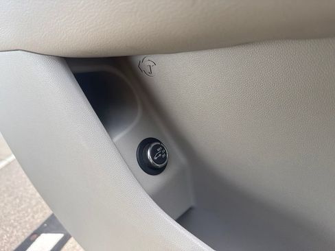 Used 2022 Cadillac XT4 Luxury w/ Cold Weather Package FWD image 23