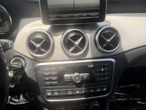 Used 2015 Mercedes-Benz GLA 250 4MATIC image 17