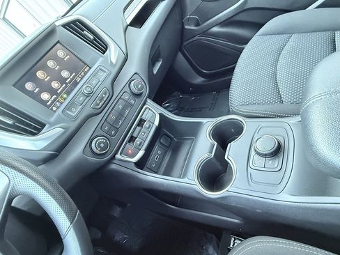 Used 2024 GMC Terrain SLE image 21