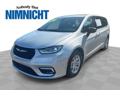 Used 2024 Chrysler Pacifica Touring-L