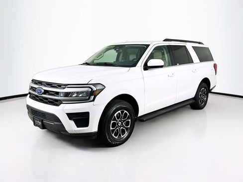Used 2024 Ford Expedition Max XLT image 3