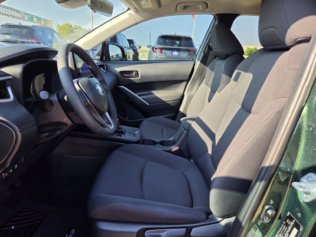 Used 2026 Toyota Corolla Cross LE FWD image 27