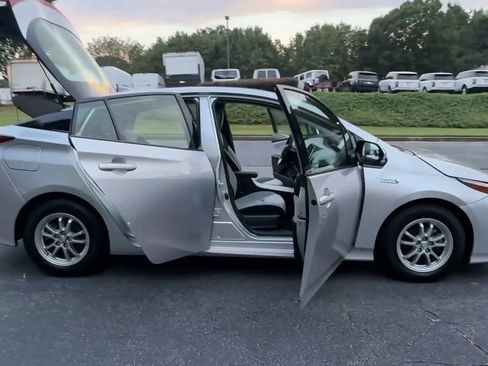 Used 2017 Toyota Prius Prime Advanced FWD image 62