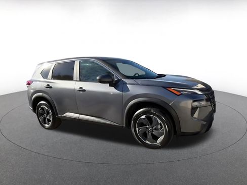 Used 2025 Nissan Rogue SV image 2