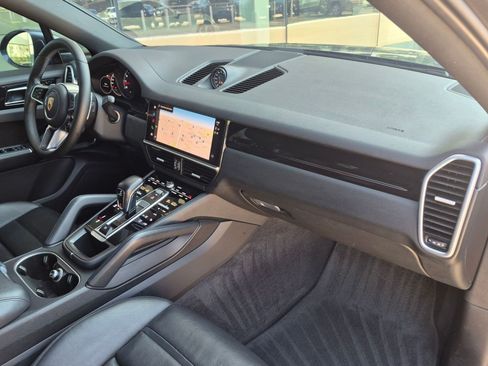 Used 2023 Porsche Cayenne Coupe AWD/4WD image 25