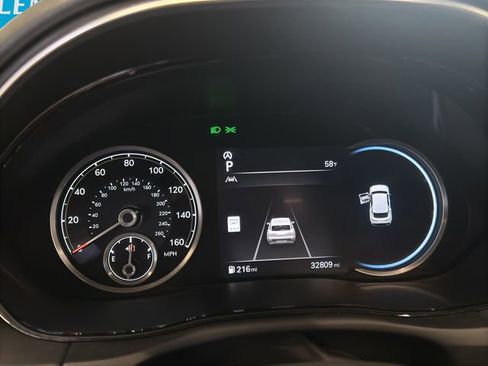 Used 2025 Genesis GV70 2.5T image 12