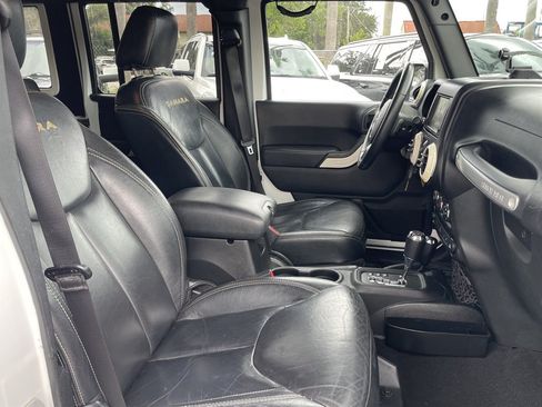 Used 2015 Jeep Wrangler Unlimited Sahara AWD/4WD image 23