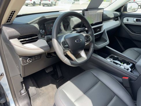 Certified 2026 Ford Explorer Active w/ Active Comfort Package RWD image 17