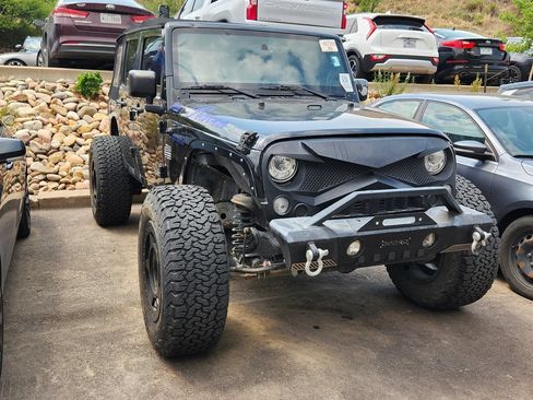 Used 2017 Jeep Wrangler Unlimited Rubicon w/ Connectivity Group AWD/4WD image 11