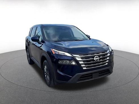 Used 2026 Nissan Rogue SV FWD image 3