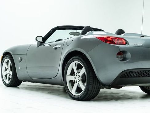 Used 2007 Pontiac Solstice Roadster w/ Premium Package image 18