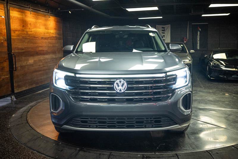 Used 2025 Volkswagen Atlas SE AWD/4WD image 4