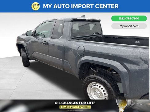 Used 2025 Toyota Tacoma SR image 4