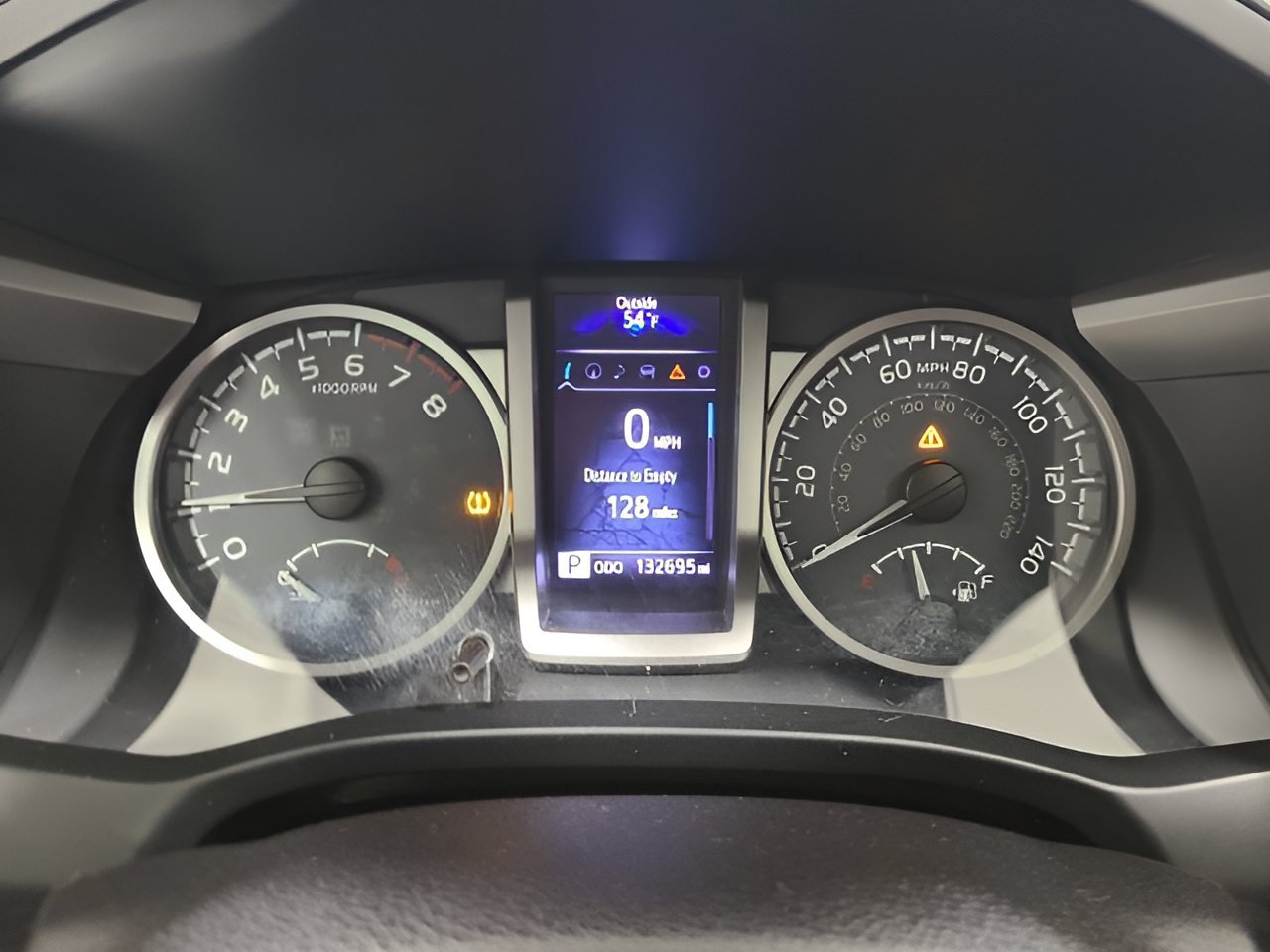 Used 2016 Toyota Tacoma Limited w/ Towing Package AWD/4WD image 29
