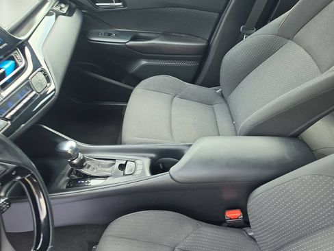 Used 2018 Toyota C-HR XLE FWD image 32
