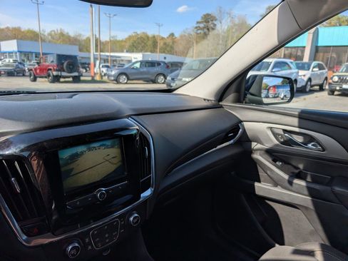 Used 2018 Chevrolet Traverse LT image 24