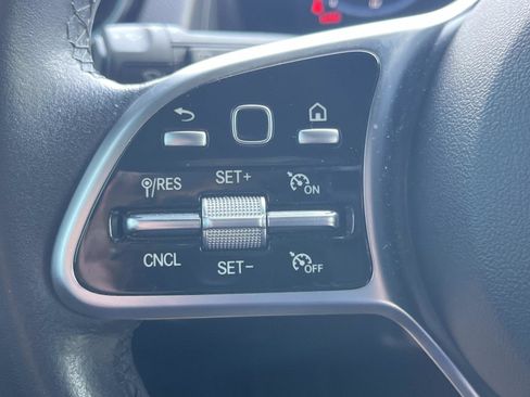 Used 2023 Mercedes-Benz GLB 250 4MATIC image 31