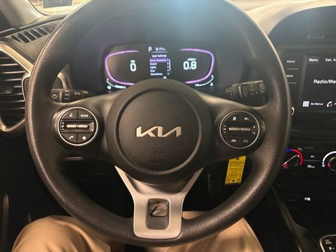 Used 2023 Kia Soul LX w/ LX Technology Package FWD image 12