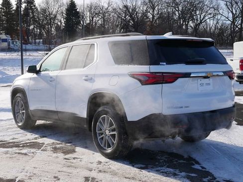 Used 2023 Chevrolet Traverse LT w/ Rear Camera Mirror Package image 4