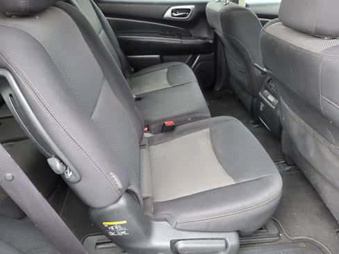 Used 2018 Nissan Pathfinder SV image 14