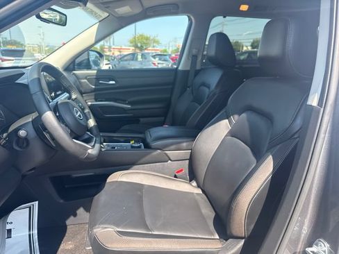 Used 2024 Nissan Pathfinder SL AWD/4WD image 13