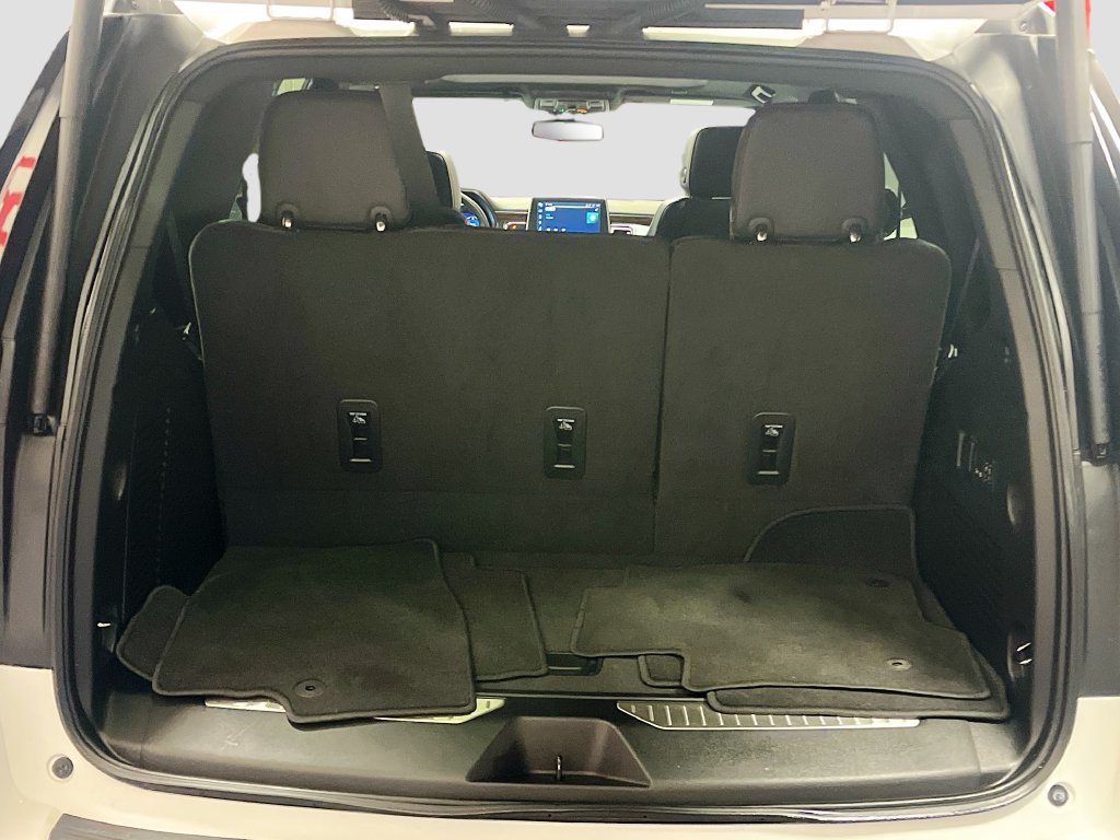 Used 2023 Chevrolet Tahoe Premier AWD/4WD image 28