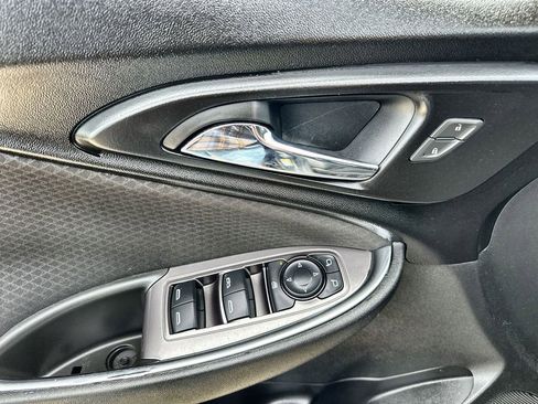 Used 2018 Chevrolet Malibu LT image 22