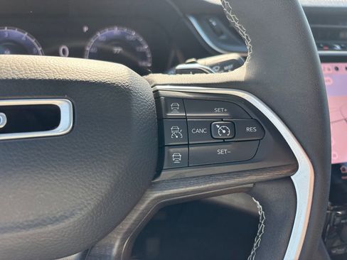 Used 2023 Jeep Grand Cherokee Limited w/ Black Appearance Package image 19