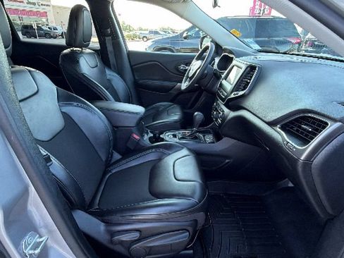 Used 2020 Jeep Cherokee Latitude Plus FWD image 28